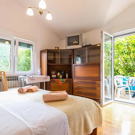 Two-bedroom In Сasa de vacaciones Slivno (Split-Dalmatia)