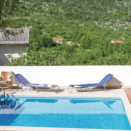Two-bedroom In * Slivno (Split-Dalmatia)